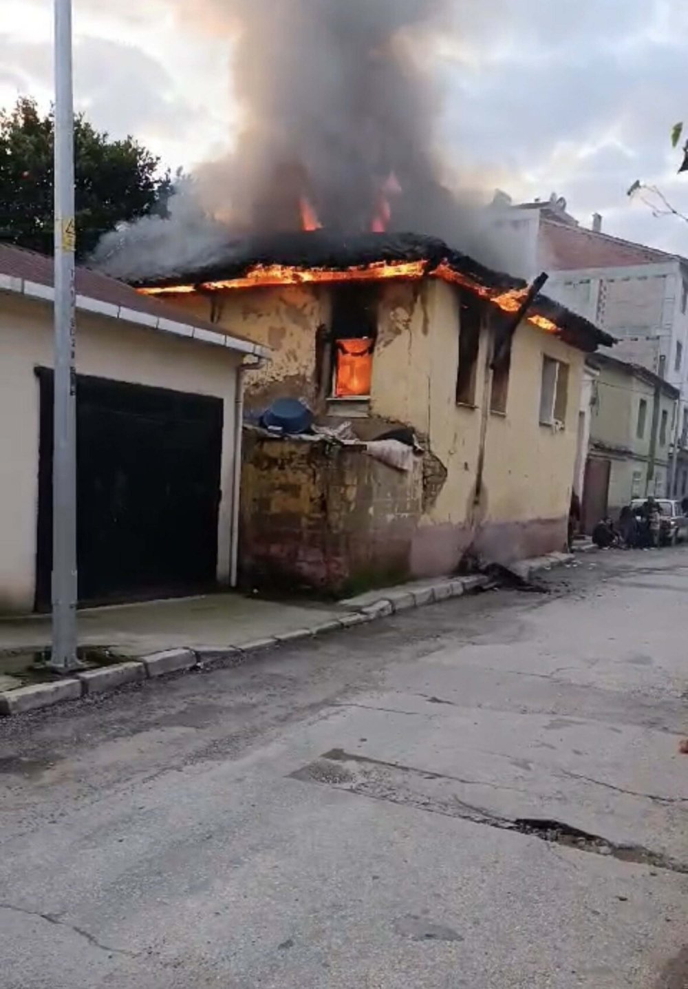 İzmir'de 6 kardeşin dumandan etkilendiği yangının neden belli oldu