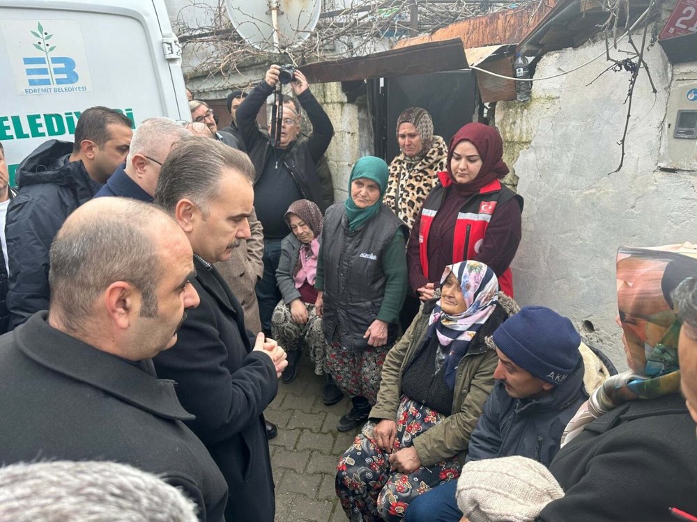 Balıkesir'de yangında ölen 2 kardeş, yan yana toprağa verildi