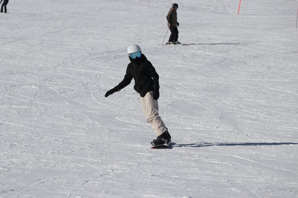 Erciyes Kayak Merkezi'nde hafta sonu yoğunluğu