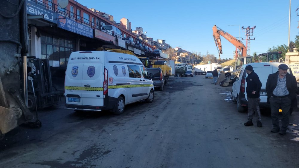 Trabzon’da husumetlisini işyerinde vurdu