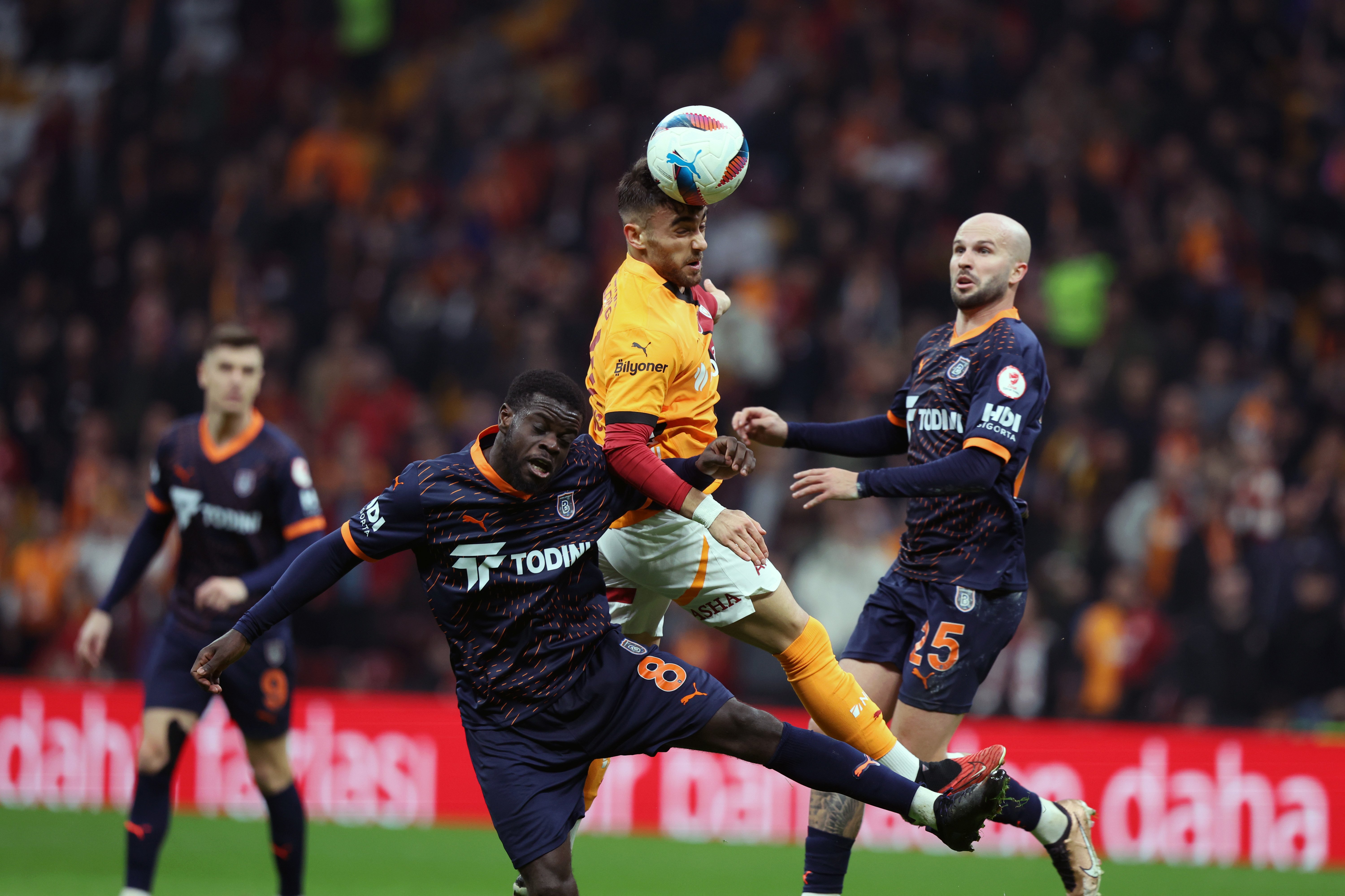 galatasaray-basaksehir-fk-2-2-507295-150144.jpg