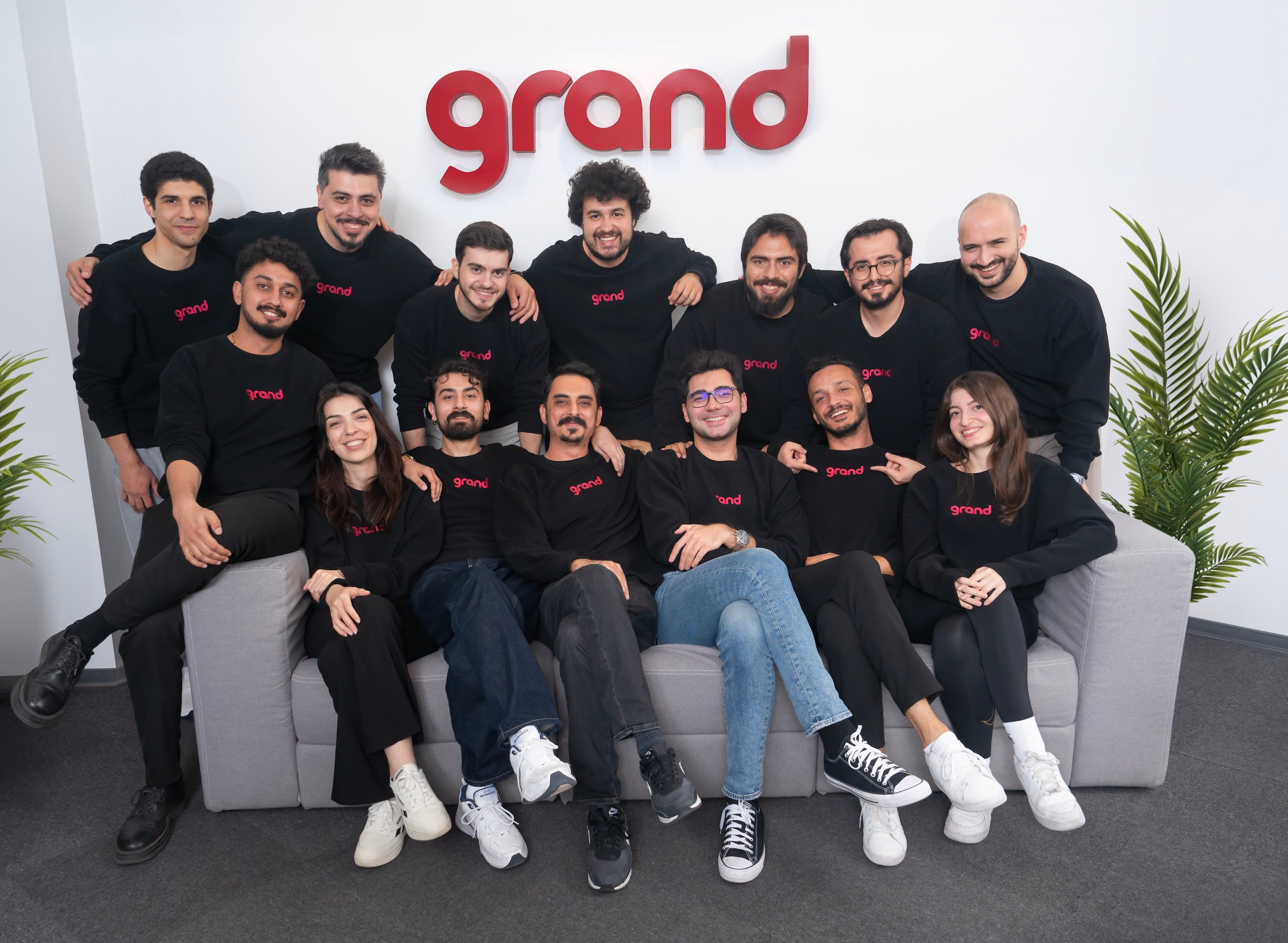 grandteam14-v1.jpg