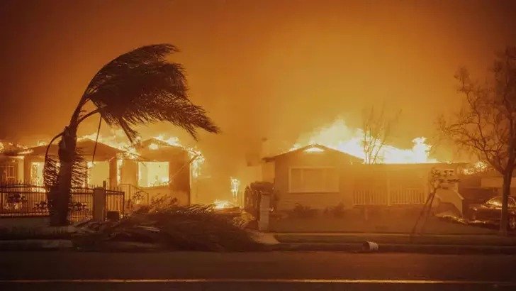 Los Angeles'taki yangında hayatını kaybedenlerin sayısı 16'ya yükseldi