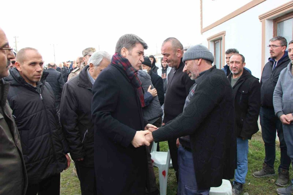 Göçükte hayatını kaybeden 2 kişi gözyaşları içinde uğurlandı