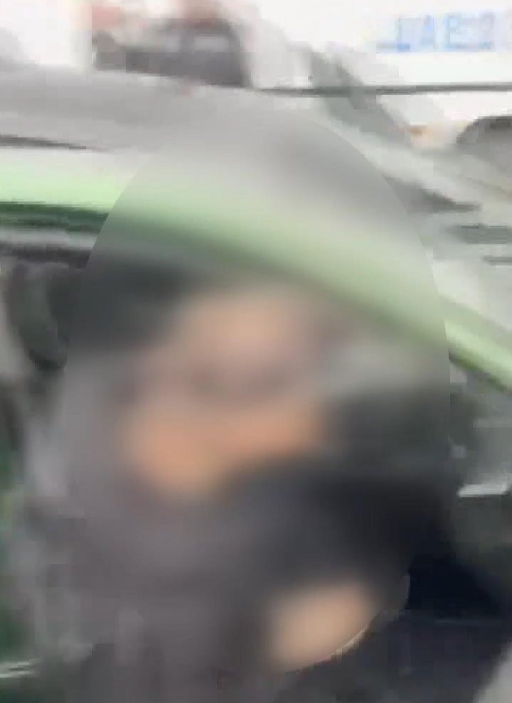 Kaza yaptı! Polis çağrılınca, elindeki maddeyi yutmaya çalıştı