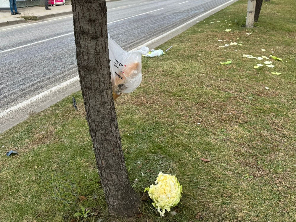 Otomobil yayaya çarptı! Yaralılar var