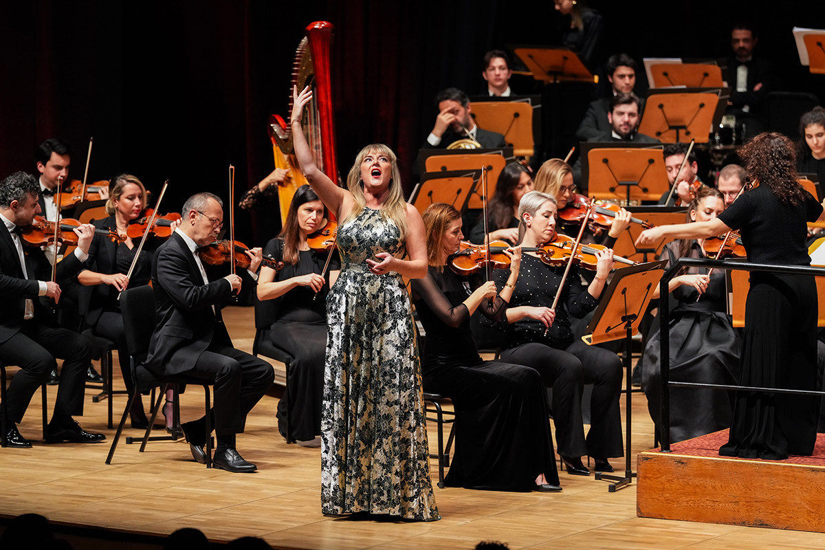 sinead-campbell-wallace-turkiyedeki-ilk-konserini-istanbulda-verdi-yenicag-2.jpg