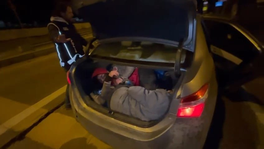 800 kilometre bagajda yolculuk yaptılar! Amasya’da yakalandılar