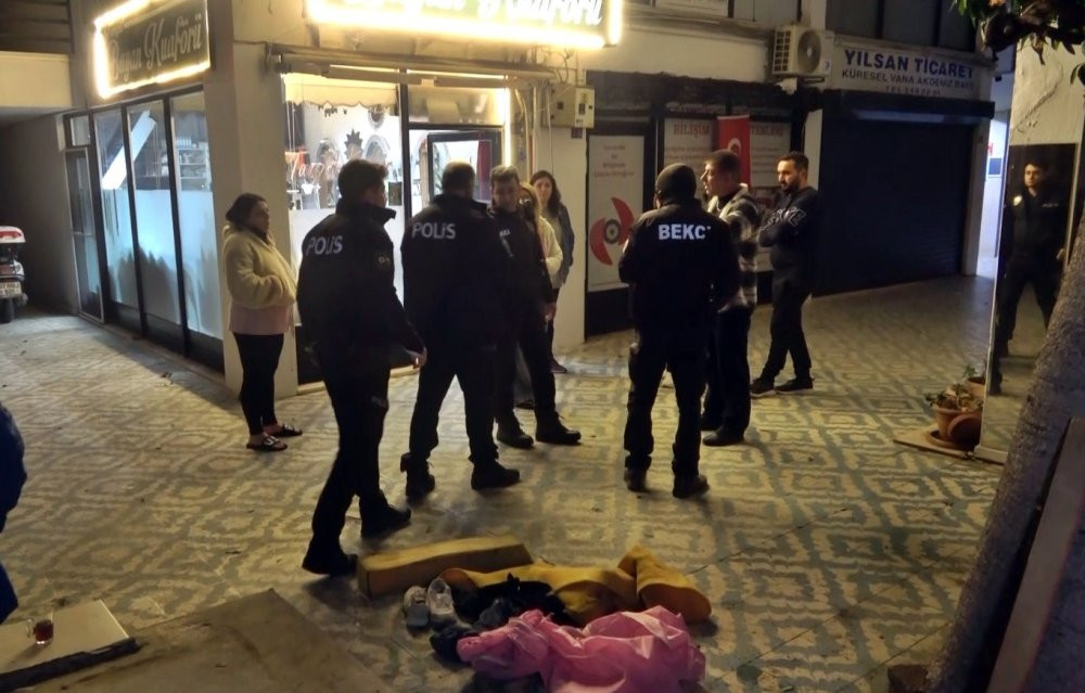 Antalya’nın Neron’u mahalleyi uykusuz bıraktı! Engel olan adamın kafasına sopayla vurdu