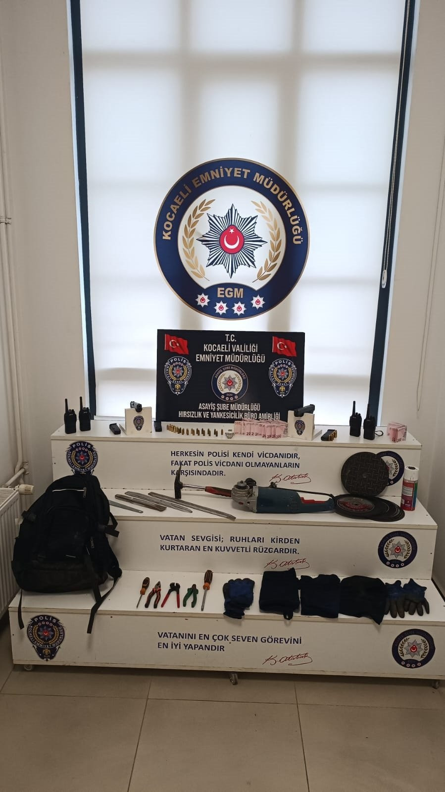 4 ilde fabrikalardan 2 milyon TL çalan çelik kasa hırsızları yakalandı