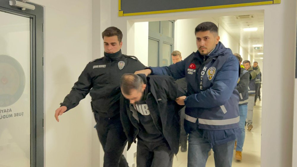 4 ilde fabrikalardan 2 milyon TL çalan çelik kasa hırsızları yakalandı