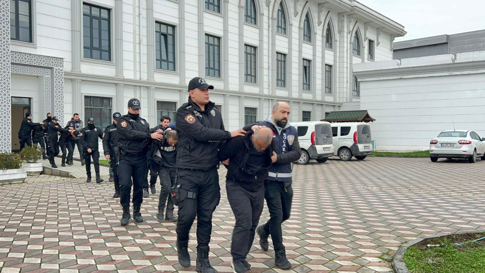 4 ilde fabrikalardan 2 milyon TL çalan çelik kasa hırsızları yakalandı