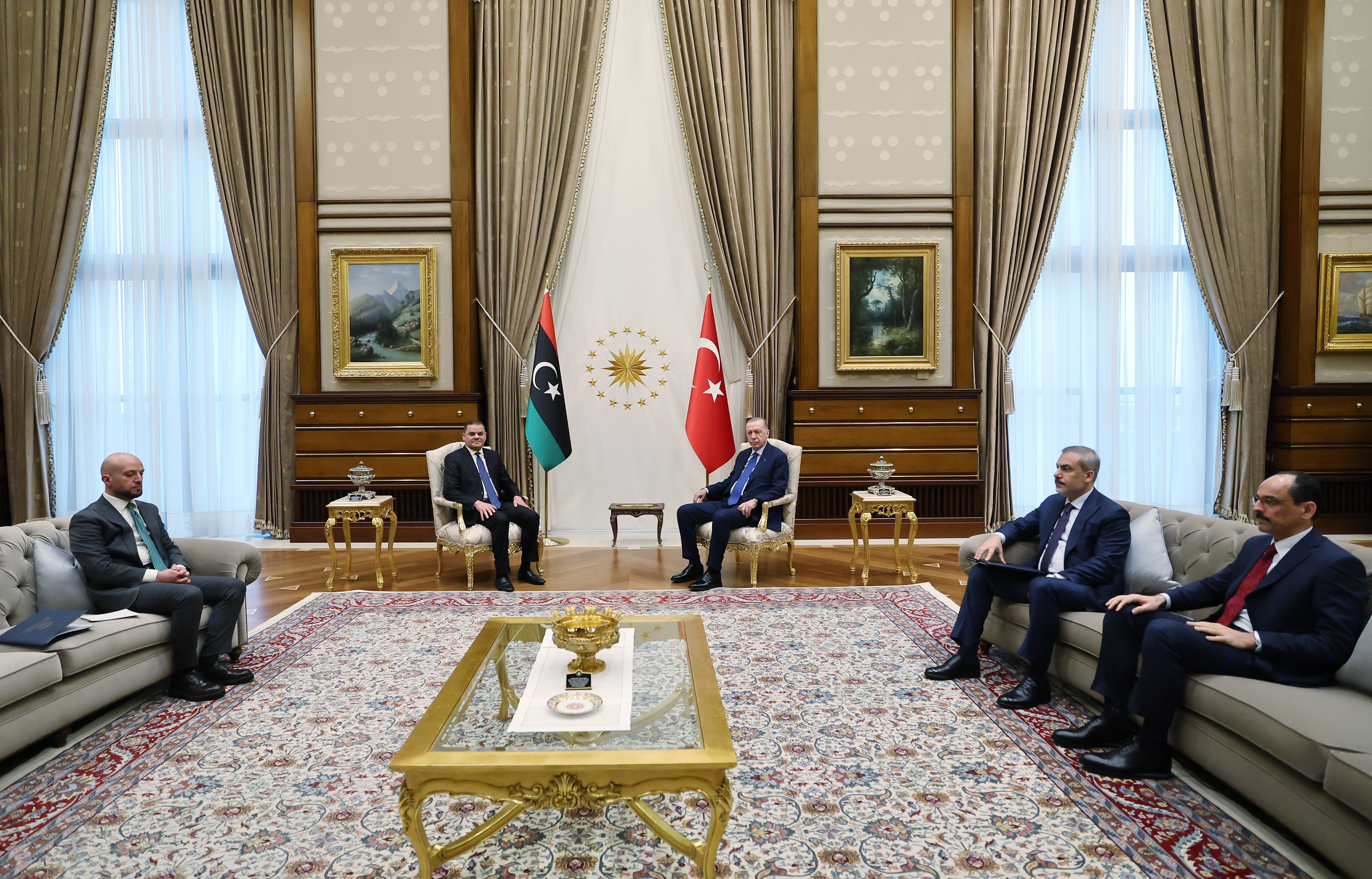 cumhurbaskani-erdogan-libya-basbakani-dibeybe-ile-gorustu-yenicag-8.jpg
