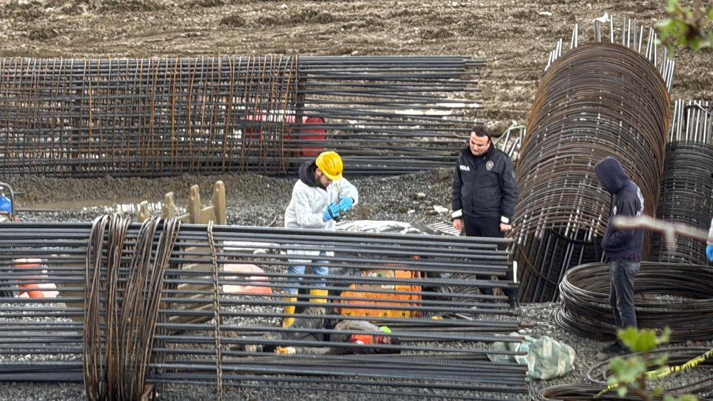 İstanbul’da korkunç ölüm! Üzerine 1 tonluk kepçe kovası düştü