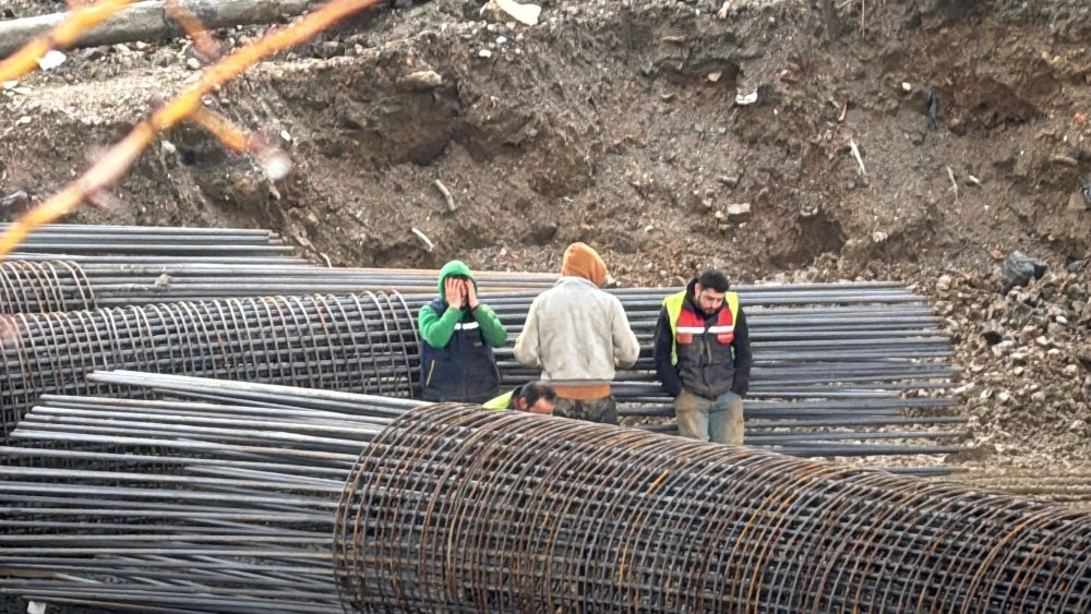 İstanbul’da korkunç ölüm! Üzerine 1 tonluk kepçe kovası düştü