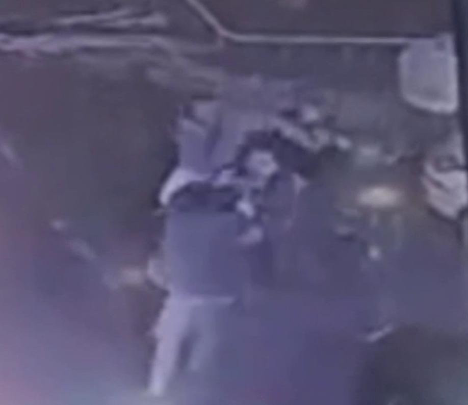 Bolu’da akaryakıt istasyonunda tekme ve yumrukla darp ettiler