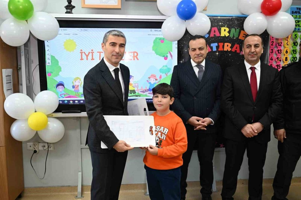 61 bin öğrenci karnesini aldı