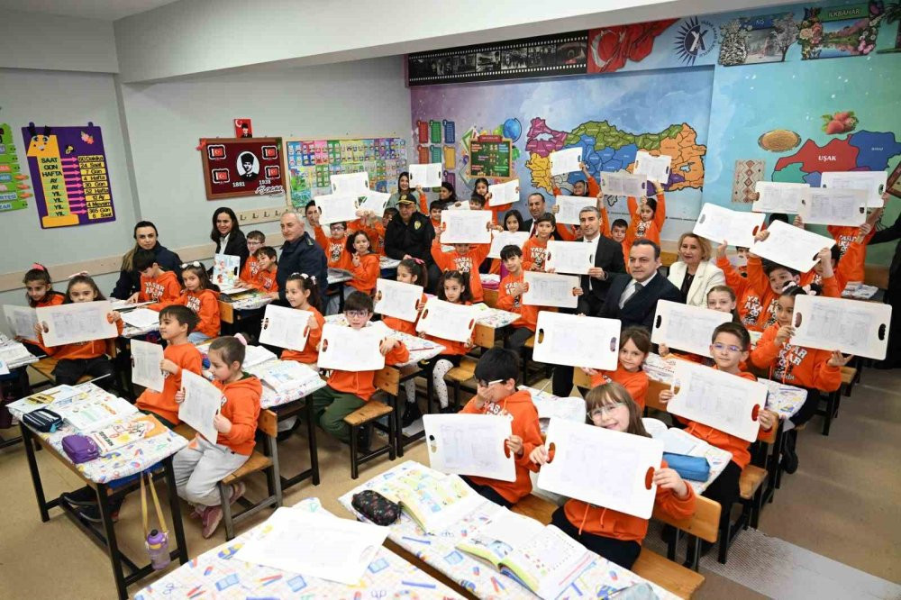 61 bin öğrenci karnesini aldı