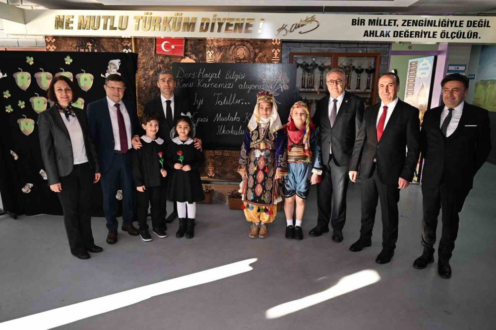 61 bin öğrenci karnesini aldı