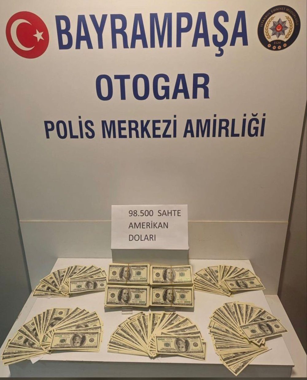 İstanbul Bayrampaşa otogarda binlerce sahte dolar ele geçirildi