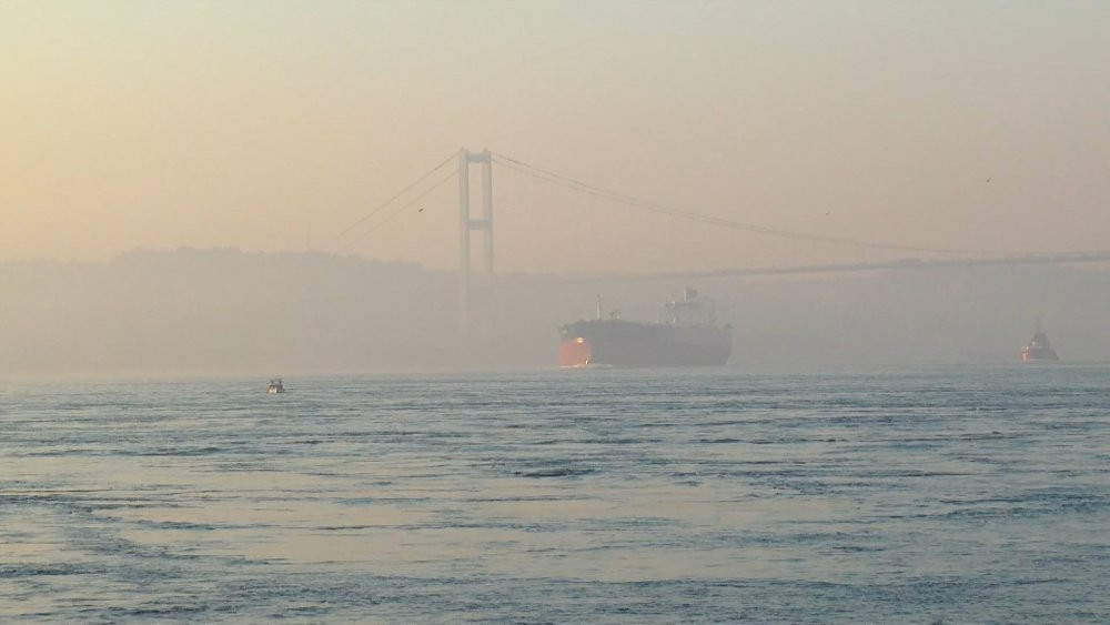 İstanbul Boğazı’nda sis hakim