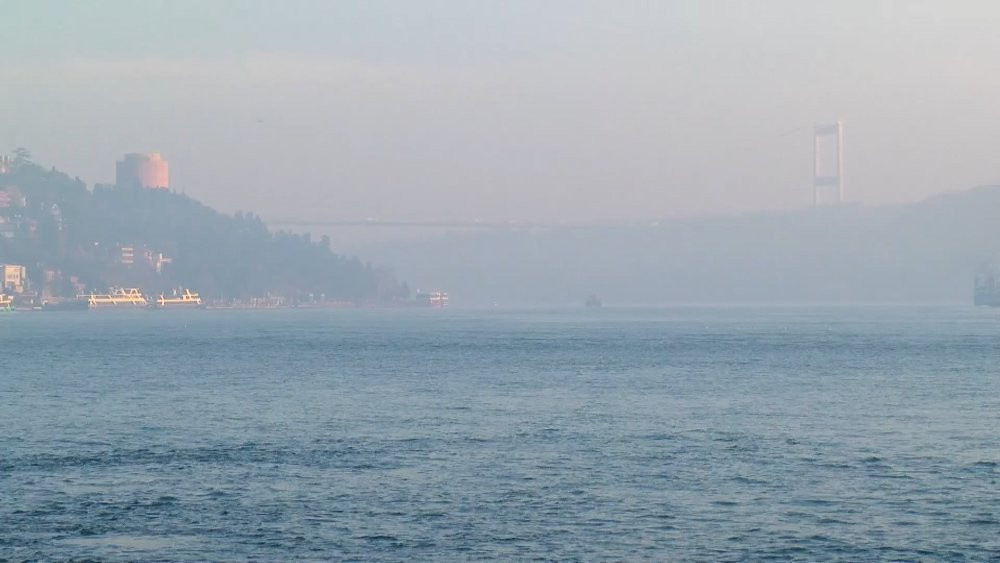 İstanbul Boğazı’nda sis hakim