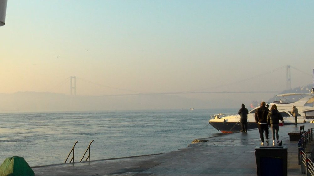 İstanbul Boğazı’nda sis hakim