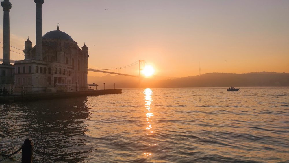 İstanbul Boğazı’nda sis hakim