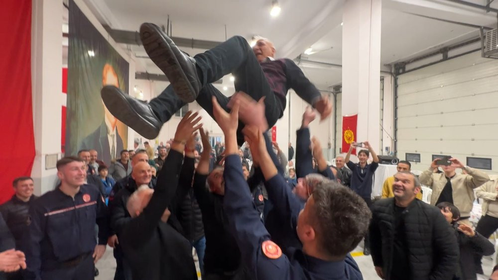 İstanbul itfaiyesinde emekli olanlar böyle uğurlandı