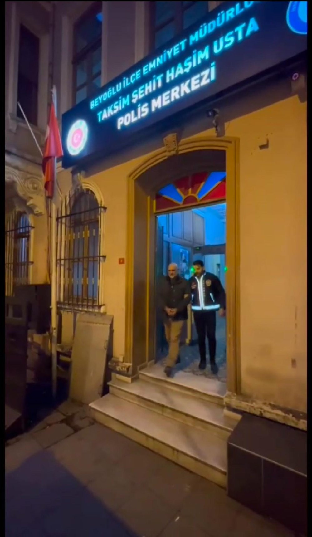 İstanbul’da akıl almaz görüntü! Beyoğlu'nda damacanalardan sahte içki çıktı