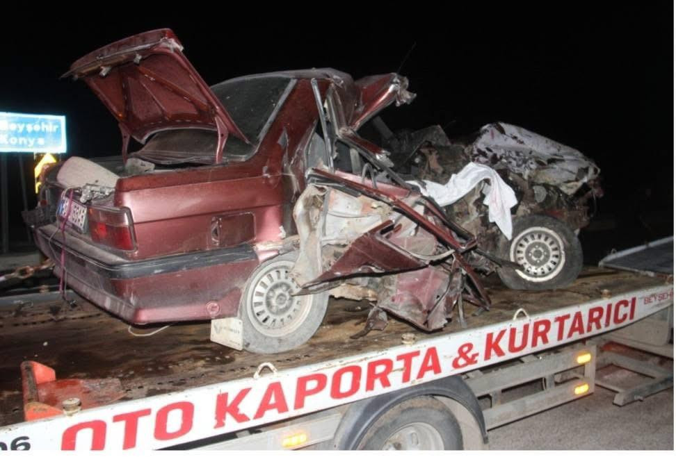 beysehirde-feci-kaza-koreli-turistleri-tasiyan-minibus-ile-otomobil-carpisti-2-olu-6-yarali-yenicag-6.jpg