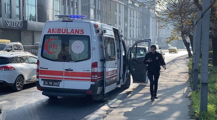 Esenler’de sürücüsünün makas atması sonucu araç takla attı! Çok sayıda yaralı var
