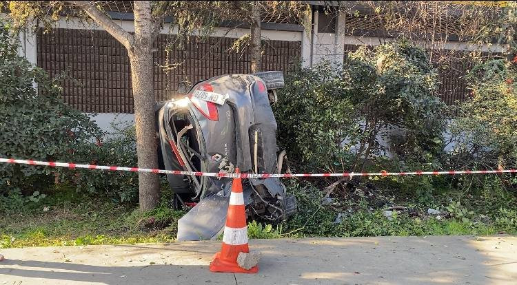 Esenler’de sürücüsünün makas atması sonucu araç takla attı! Çok sayıda yaralı var