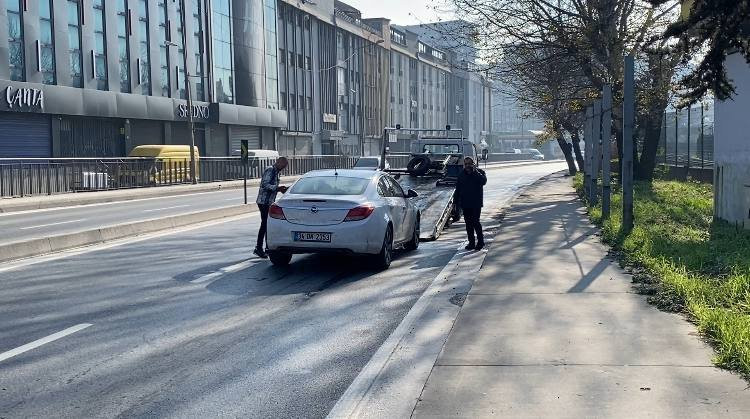 Esenler’de sürücüsünün makas atması sonucu araç takla attı! Çok sayıda yaralı var