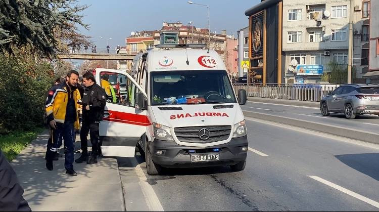 Esenler’de sürücüsünün makas atması sonucu araç takla attı! Çok sayıda yaralı var
