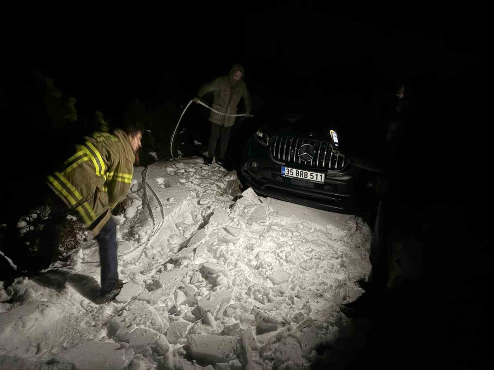 Kazdağı’nda karlı dağda çamura saplandı! Ekipler seferber oldu