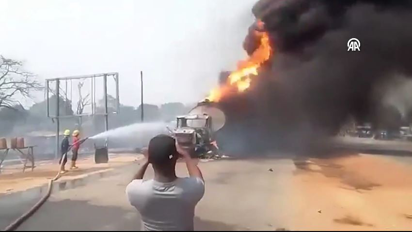 nijeryada-yakit-tankeri-patlamasinda-can-kaybi-77ye-cikti-iste-facianin-nedeni-yenicag-2.jpg