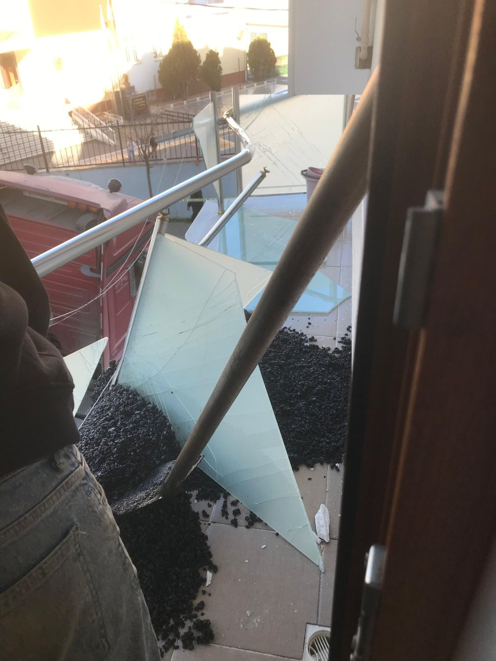 Ölümden saniyelerle kurtuldu! İstanbul’da korku dolu anlar yaşandı