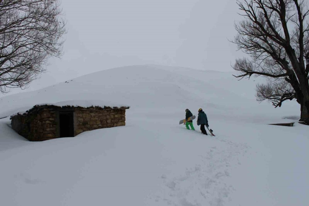 Sason Cobet Yayla yolu kardan temizlenip ulaşıma açıldı