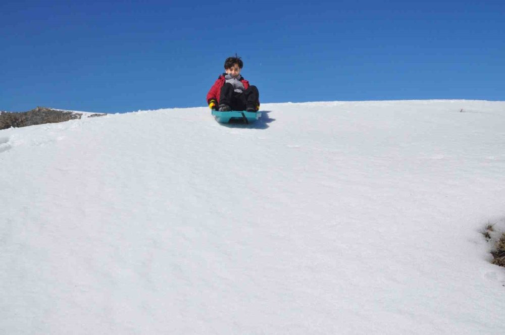 Sason Cobet Yayla yolu kardan temizlenip ulaşıma açıldı