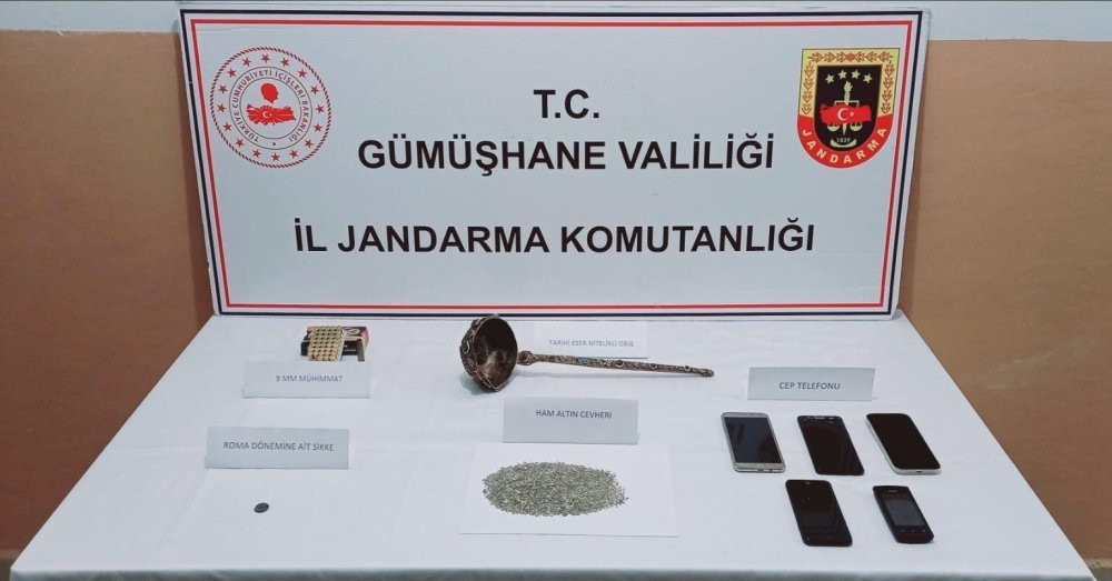 Gümüşhane’de tarihi eser operasyonu: Metal kepçe, sikke ve altın cevheri ele geçirildi