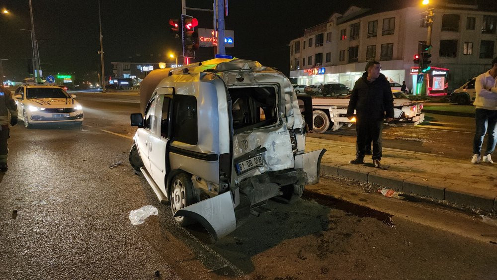 Alkollü sürücü dehşet saçtı! 3 kişi yaralındı