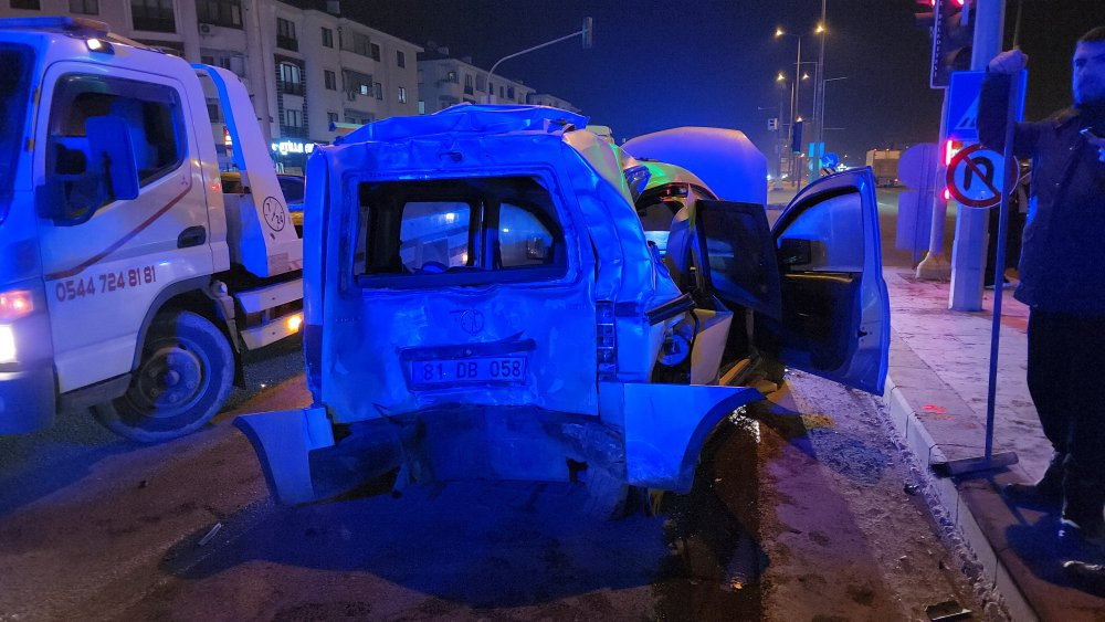 Alkollü sürücü dehşet saçtı! 3 kişi yaralındı