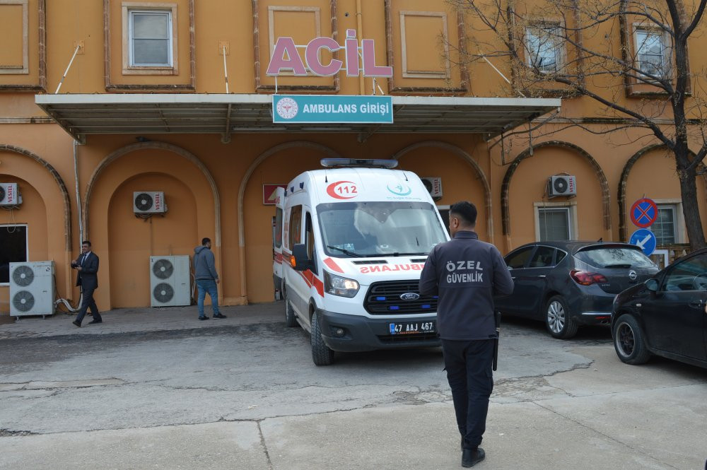 Mardin’de kahreden kaza! Şarampole yuvarlanan otomobilde ölü ve yaralılar var