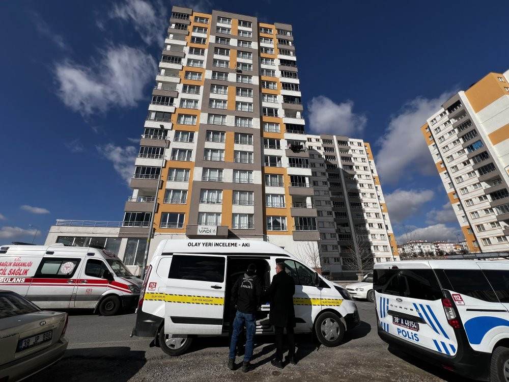 Babası tarafından kazara vurulmuştu! Minik Demir, son yolculuğuna uğurlandı