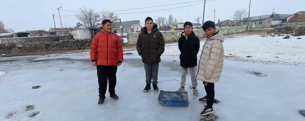 Buz tutan derede kayak keyfi!