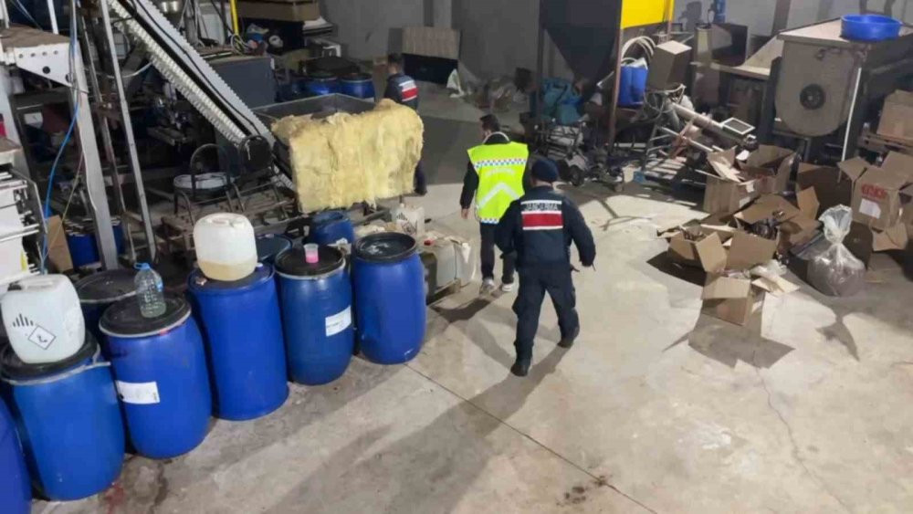 Jandarma tanklara tırmandı: Kirleri çıkarmayan deterjanlara baskın