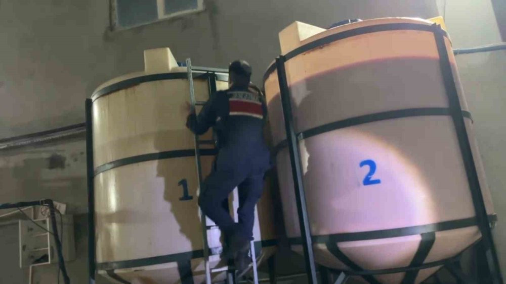 Jandarma tanklara tırmandı: Kirleri çıkarmayan deterjanlara baskın