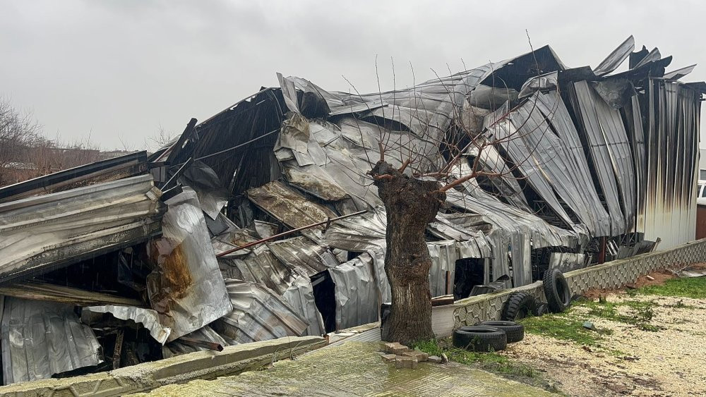 Yangından geriye sadece hurda yığınları kaldı