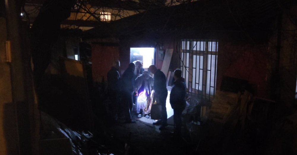 Şaşkına çeviren görüntü... Uyurken odasının zemini çöktü!